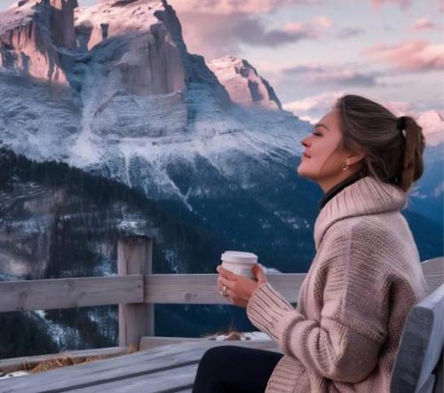 Embracing City Lights, Landm, And Iconic Culture.